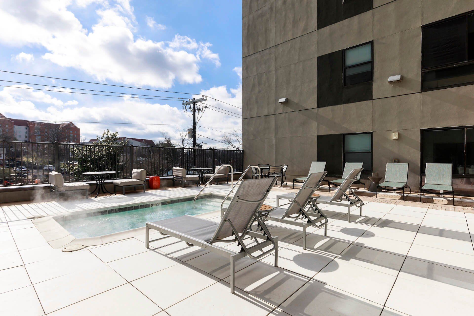 outdoor mini pool area at slate at 901 apartments